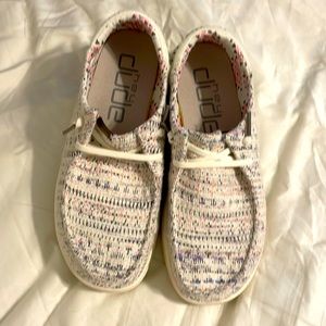Hey Dudes size 6 womens
